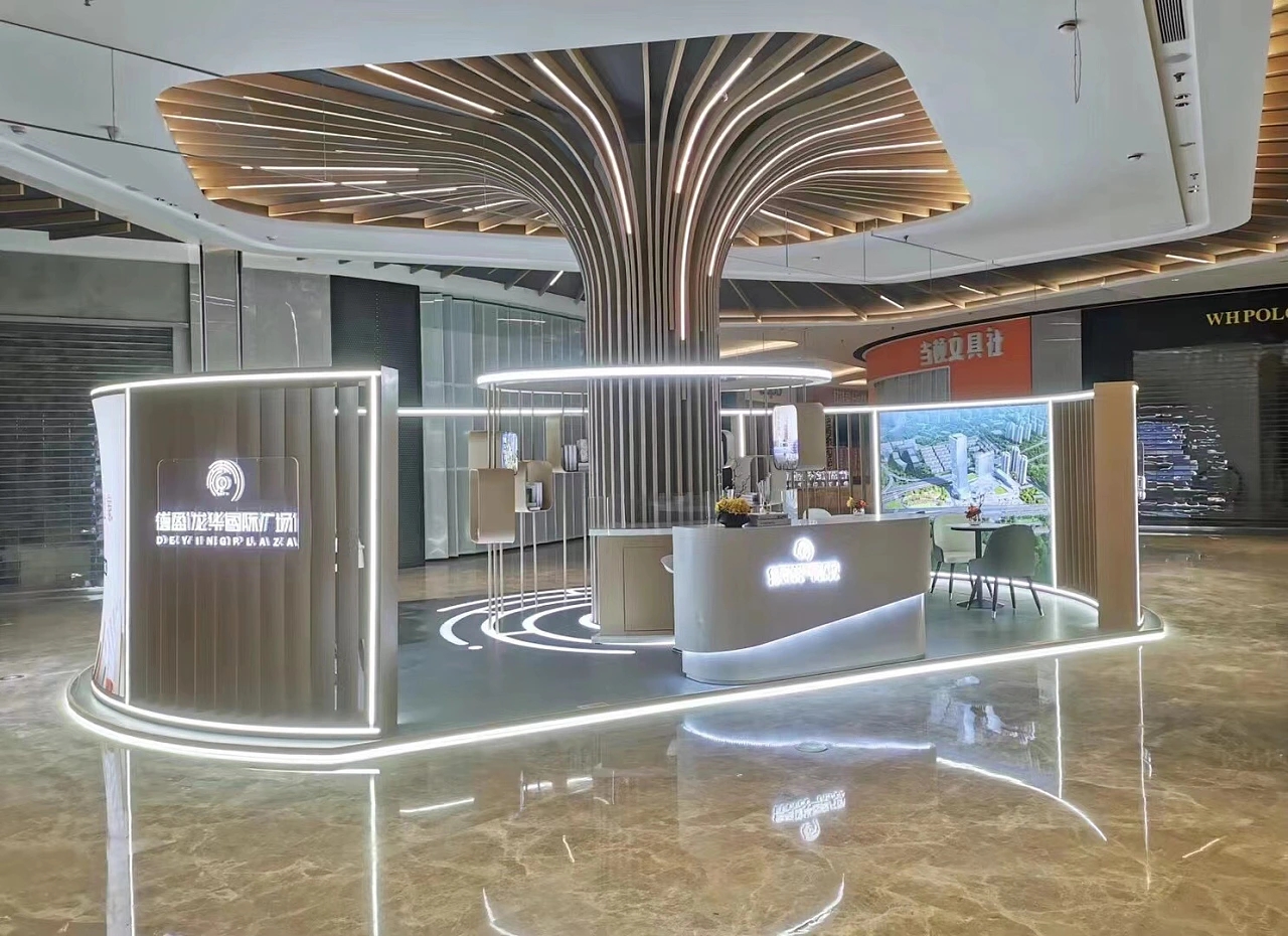 商場一樓德盈房地產(chǎn)展臺設(shè)計(jì)搭建及現(xiàn)場展示案例分析